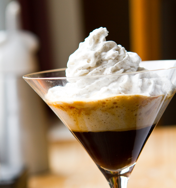 آشنایی با طرز تهیه خامه زده شده برای قهوه